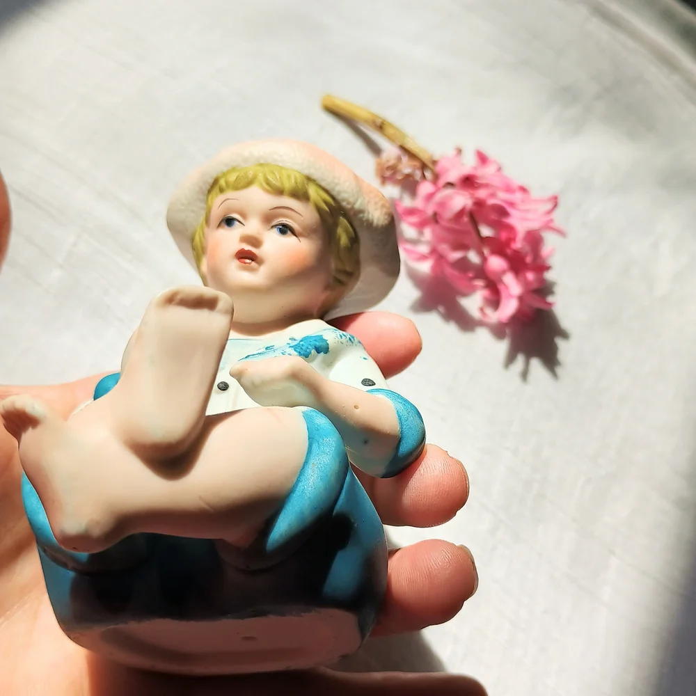🌺 COQUETTE CORE🌺 VTG little boy blue Piano Baby, 1940s bisque porcelain figure